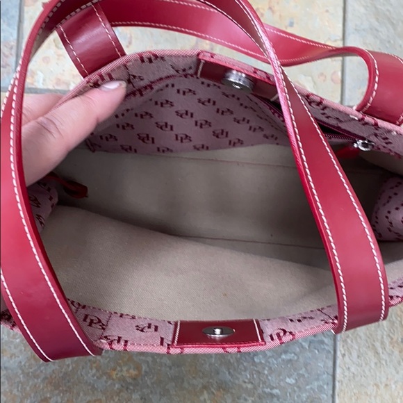 Dooney & Bourke Tote Red Signature EUC - Picture 9 of 15
